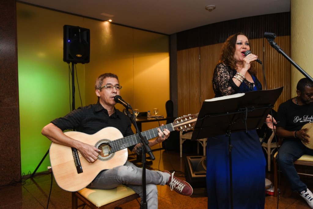 Muito samba com a cantora Tânia Malheiros 