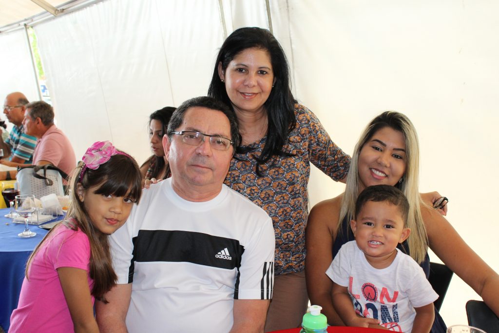 Associado Josecy Cardoso e sua família.